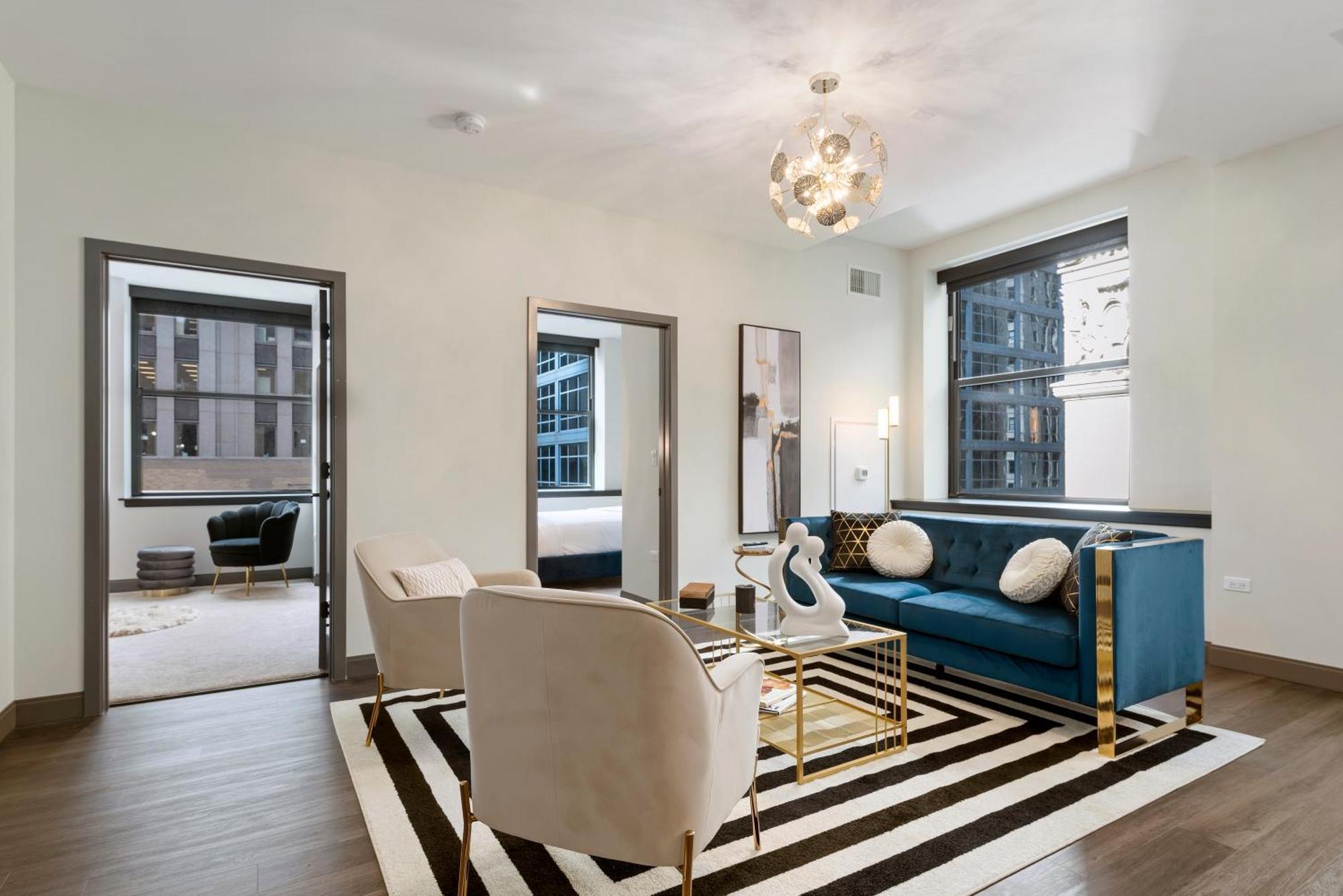 Experience Downtown Chicago At Millennium - Luxury Apartments In The Loop Exterior photo