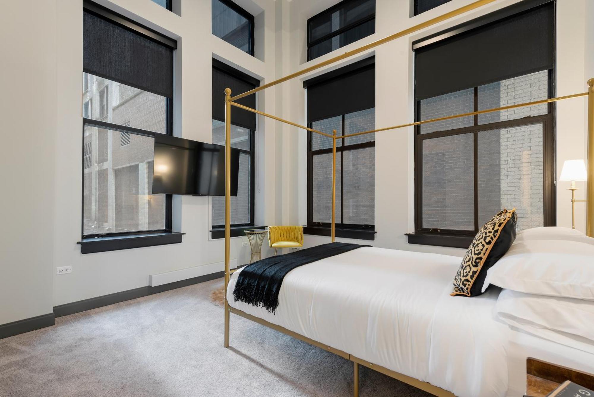 Experience Downtown Chicago At Millennium - Luxury Apartments In The Loop Exterior photo